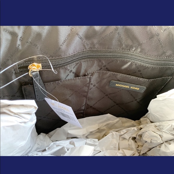 Gaby’sBags👜💕- NWT Michael Kors Rose Satchel - Picture 6 of 7